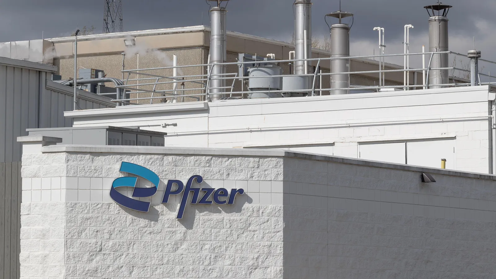 pfizers-10-billion-pivot-decoding-the-strategic-shift-toward-chinese-biotech-innovation