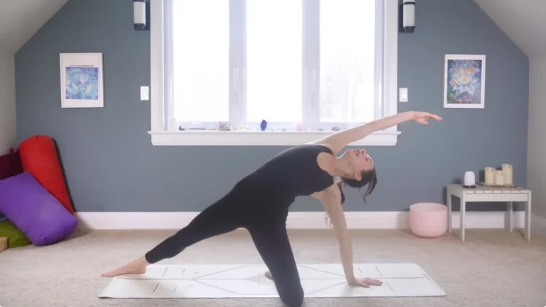 the-hybrid-revolution-why-this-20-minute-yogalates-flow-is-the-future-of-morning-fitness