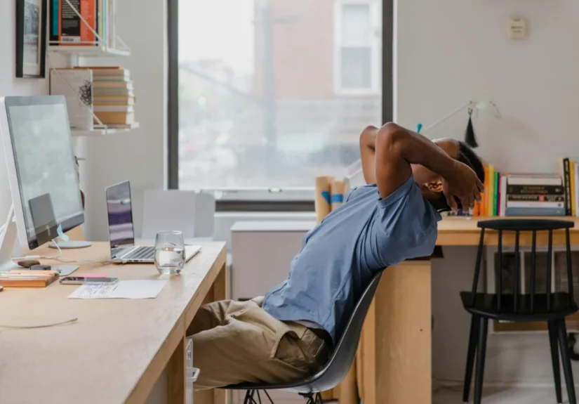 the-silent-stretch-integrating-mindfulness-and-movement-into-the-modern-digital-workspace