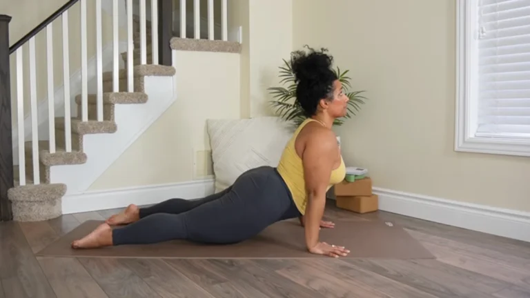 functional-strength-without-the-gym-a-10-minute-yoga-guide-to-upper-body-vitality