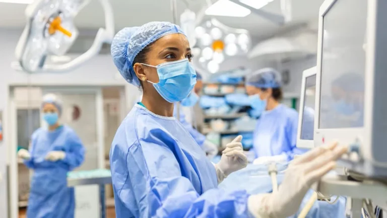 revolutionizing-the-operating-room-oracle-health-and-theator-pioneer-ai-driven-surgical-documentation