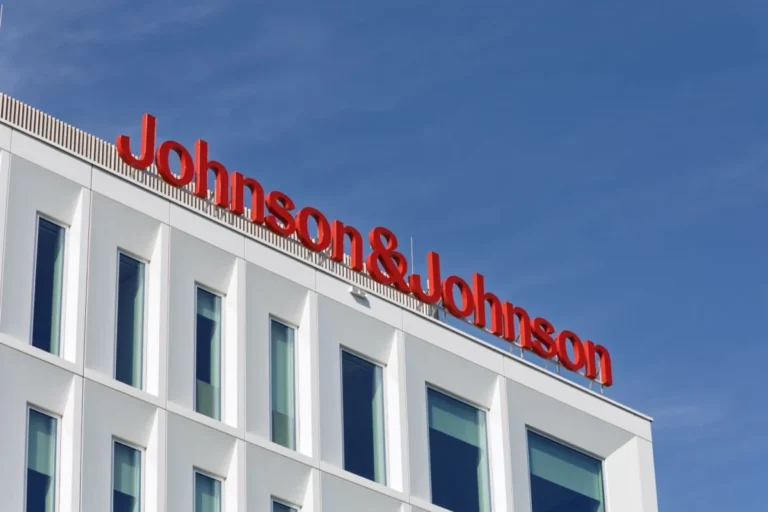 a-new-era-in-surgery-jj-medtech-secures-fda-de-novo-clearance-for-ottava-robotic-system