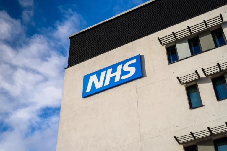 pioneering-pain-relief-uk-teen-becomes-first-adolescent-to-receive-breakthrough-closed-loop-scs-implant