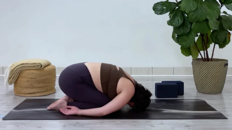 reclaiming-stillness-a-comprehensive-guide-to-yin-yoga-for-modern-overwhelm