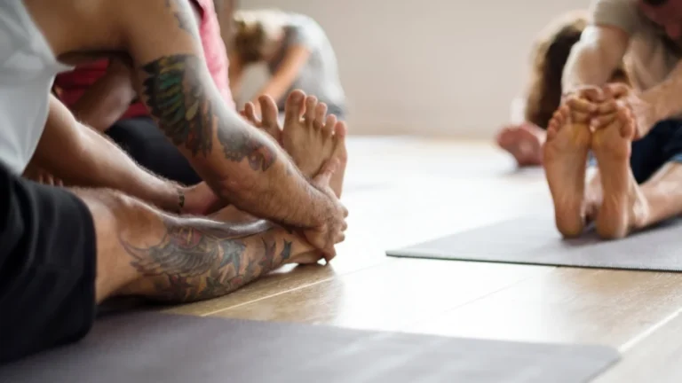 the-paradox-of-the-mat-redefining-the-all-levels-yoga-experience