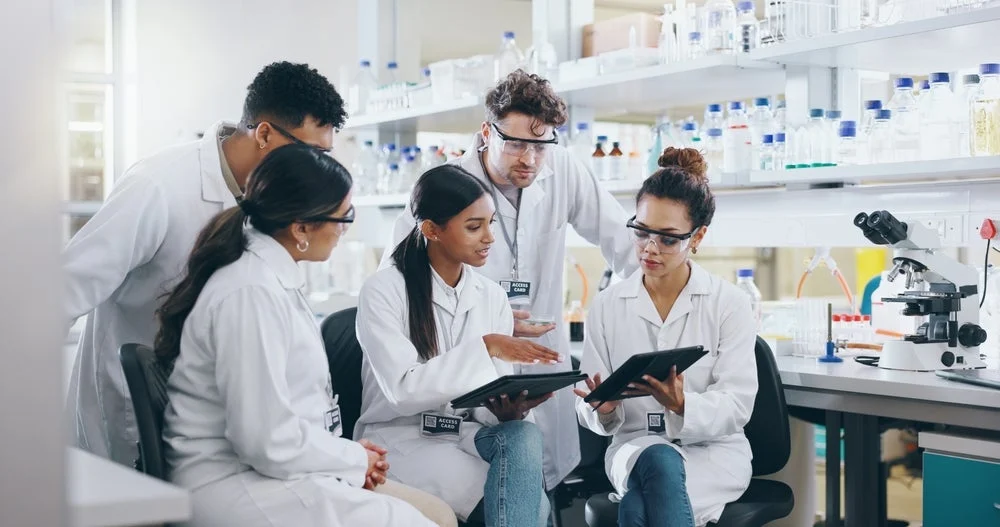 a-tale-of-two-approaches-federal-and-industry-cancer-research-complementary-yet-divergent-paths-to-patient-survival