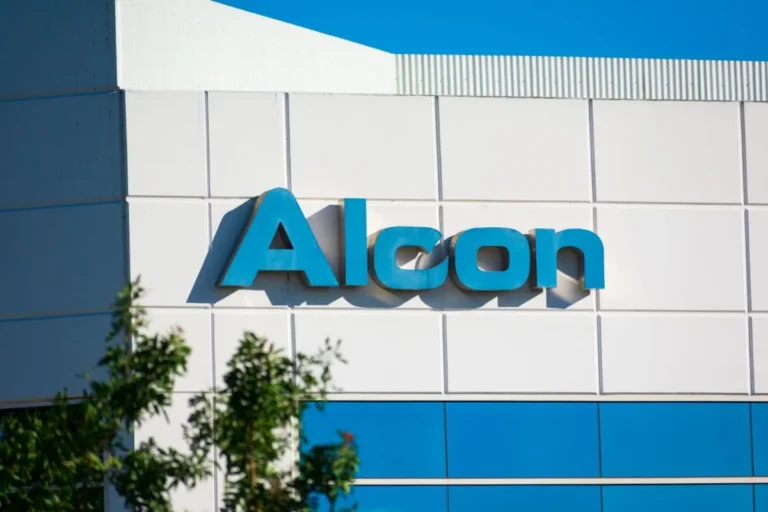 alcon-elevates-2026-outlook-amid-strong-q2-growth-and-strategic-portfolio-realignment