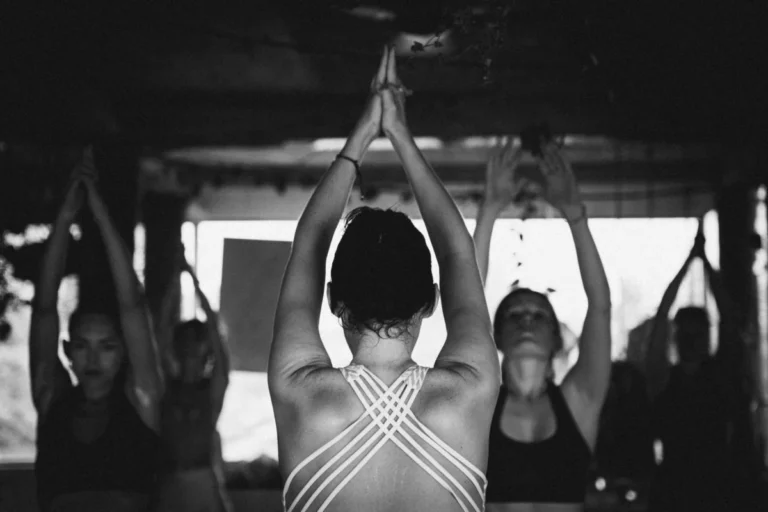 navigating-the-gray-zone-redefining-the-yoga-teachers-role-in-pain-management