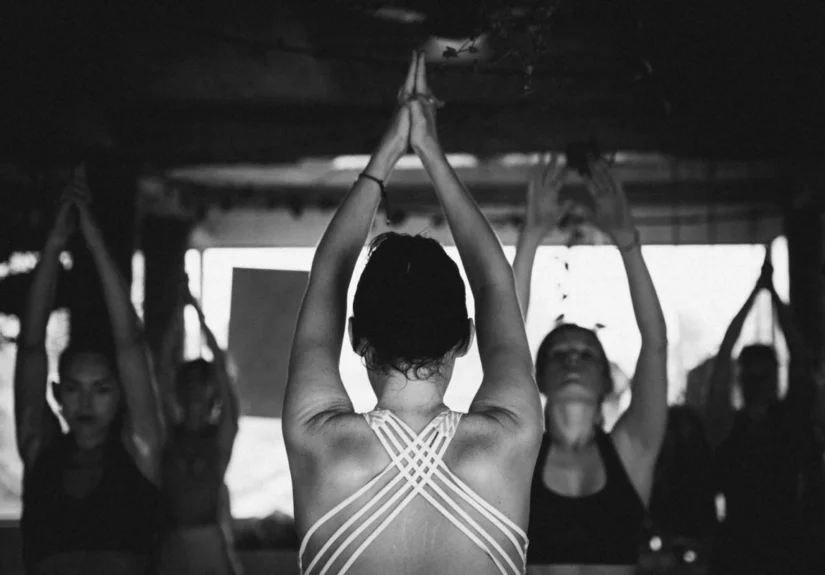 navigating-the-gray-zone-redefining-the-yoga-teachers-role-in-pain-management
