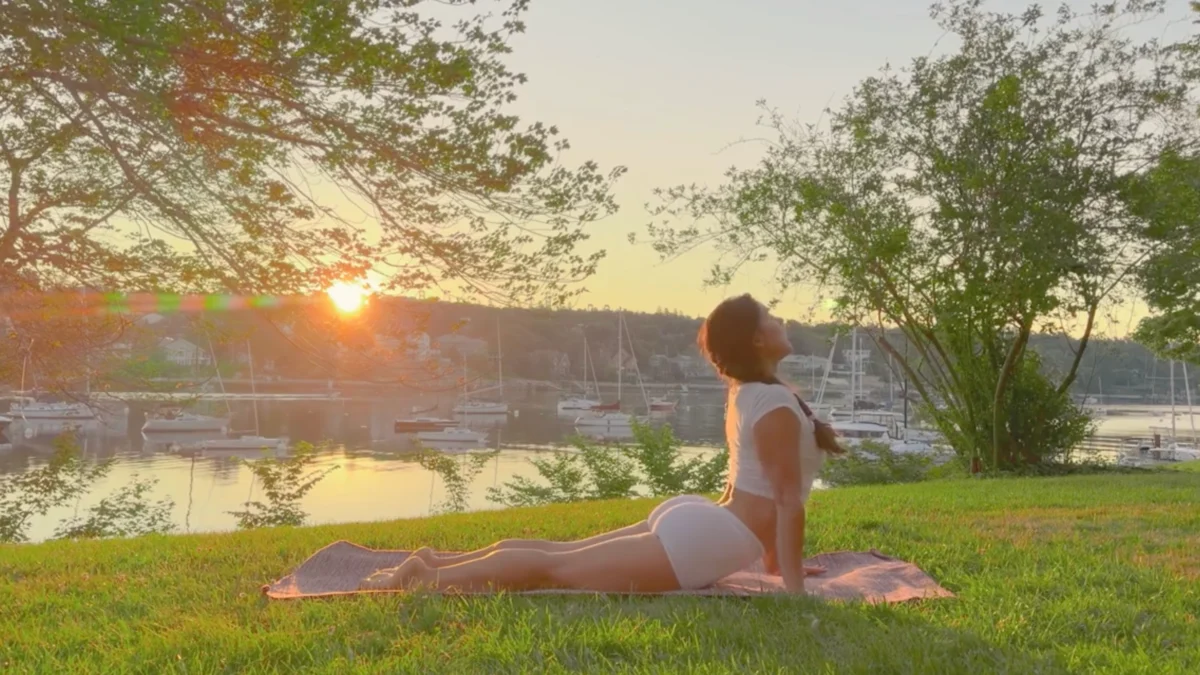 the-intentional-awakening-a-comprehensive-guide-to-a-10-minute-morning-yoga-flow