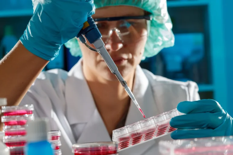 the-invisible-cost-why-tacit-knowledge-loss-is-crippling-biopharma-tech-transfer