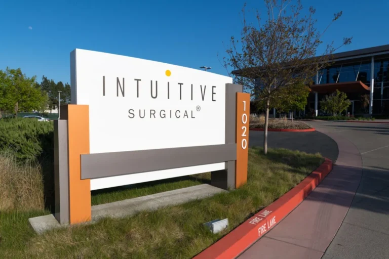 intuitive-surgical-re-enters-european-cardiac-surgery-market-the-da-vinci-5-era