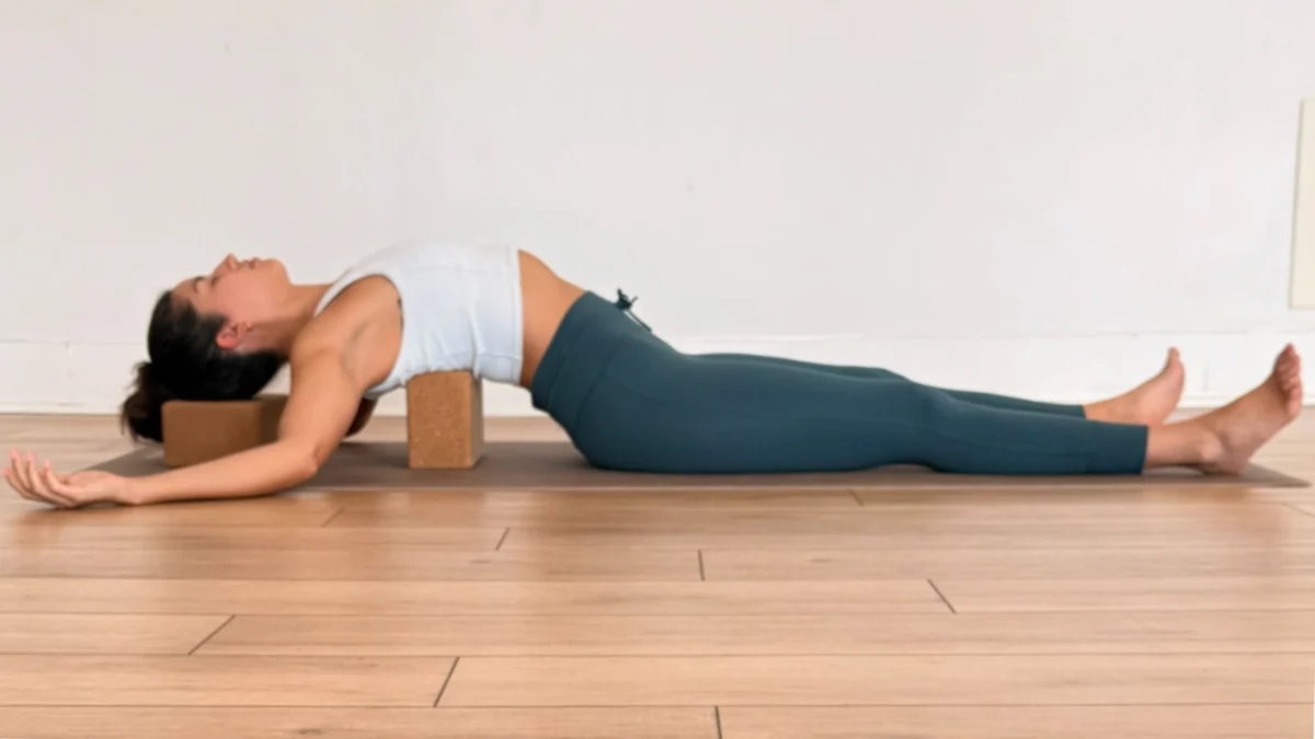 the-modern-slouch-how-yoga-backbends-can-reclaim-your-spine-from-desk-bound-fatigue