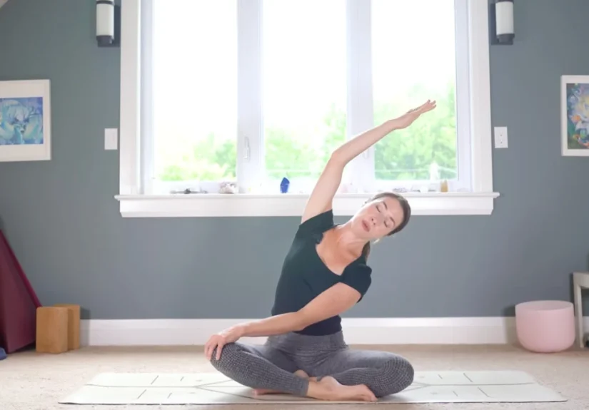 untangling-the-knots-a-comprehensive-guide-to-relieving-chronic-upper-body-tension-through-therapeutic-yoga