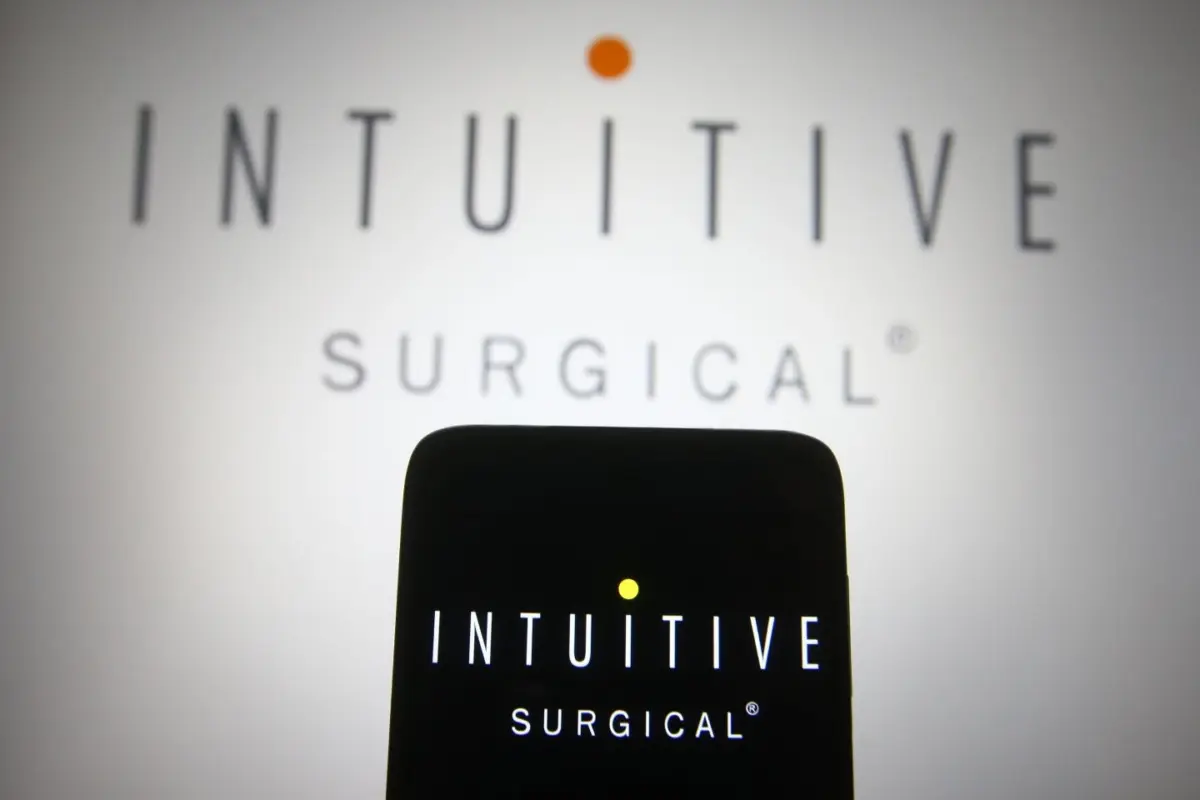 intuitive-surgical-faces-market-headwinds-shares-dip-despite-robust-q3-growth