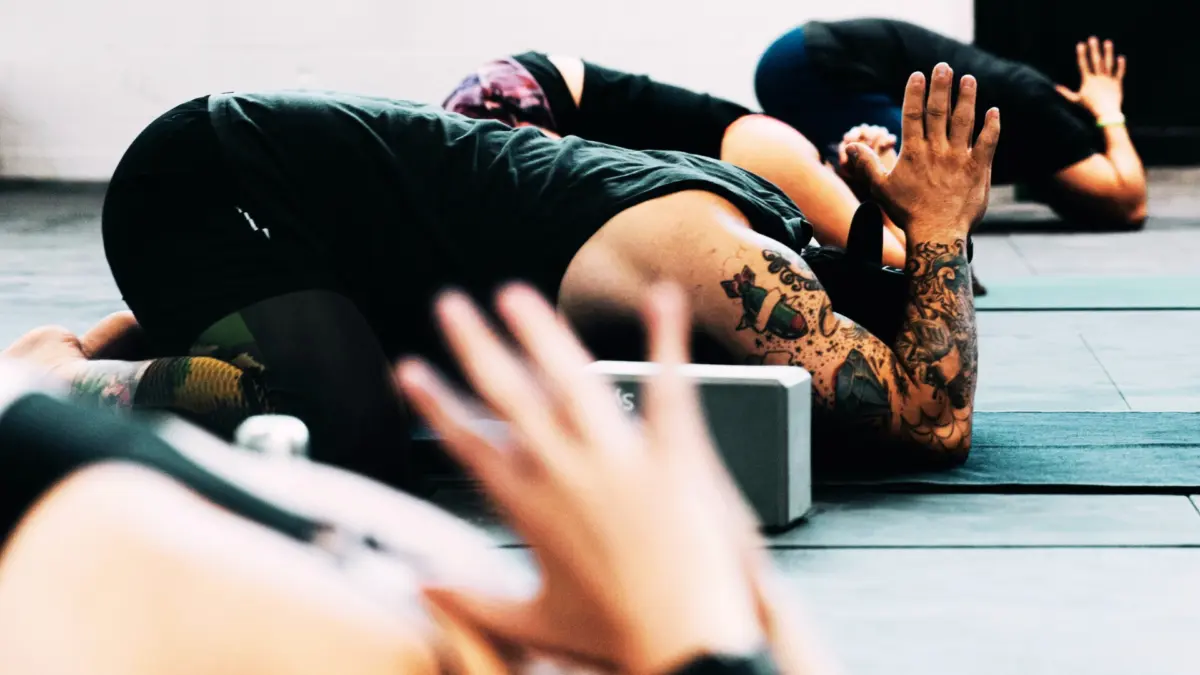 the-solo-yogi-navigating-the-unexpected-anxiety-of-being-the-only-man-in-class